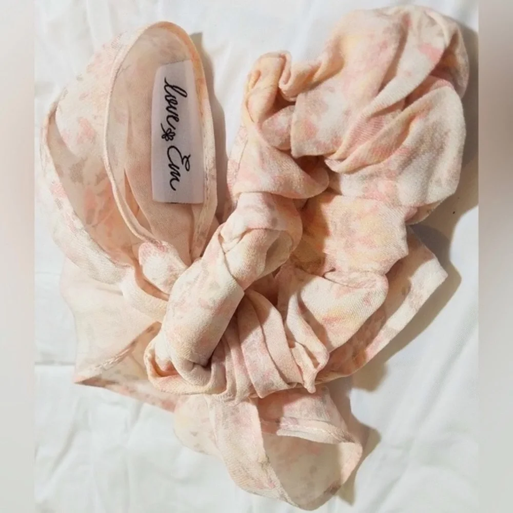 Love EM-The Lovely Scrunchie